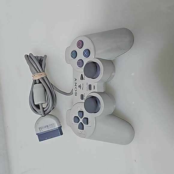 Playstation one controller - Picture 1 of 3